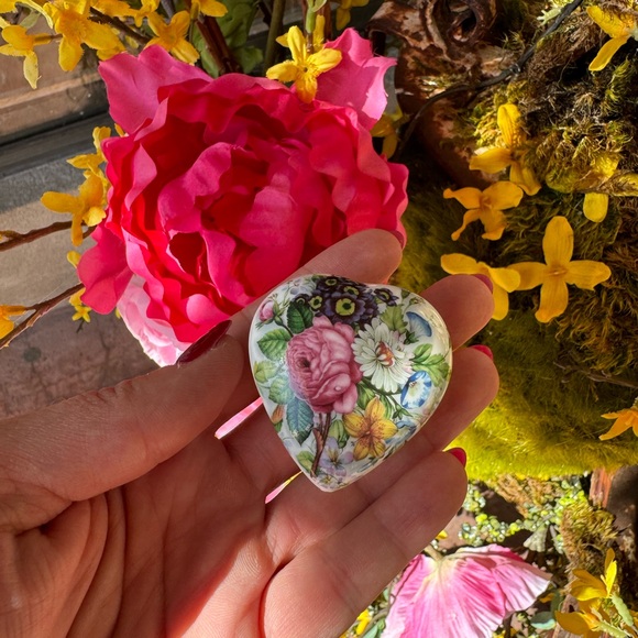 Small floral porcelain made in England heart shaped trinket box - Picture 10 of 15